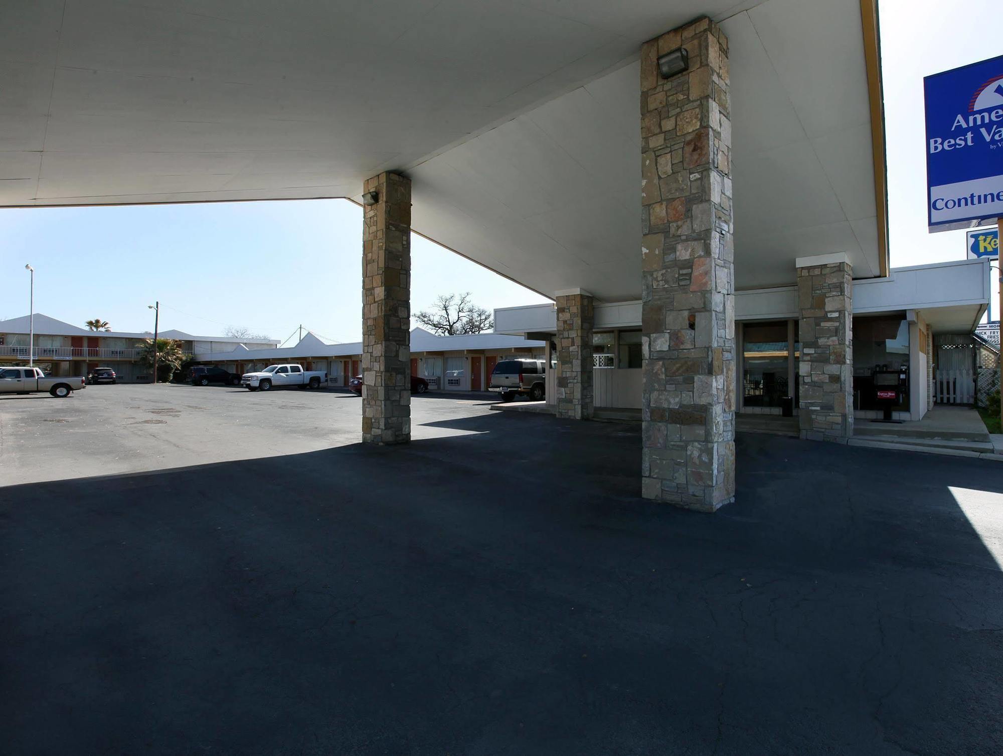 Americas Best Value Inn Uvalde Exterior foto
