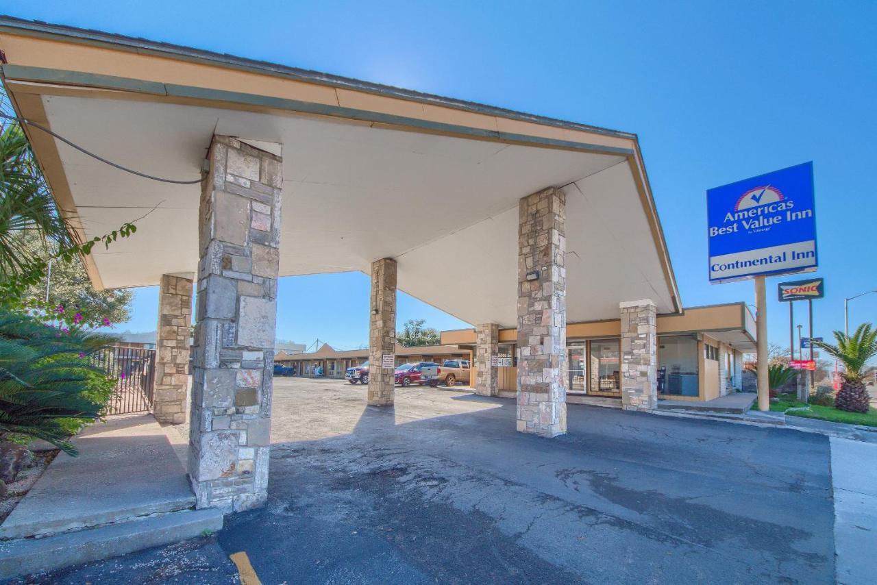 Americas Best Value Inn Uvalde Exterior foto