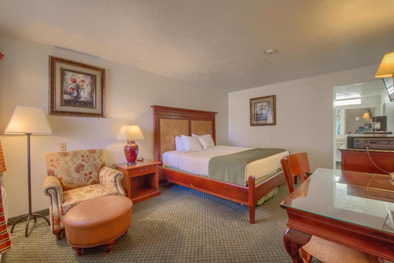 Americas Best Value Inn Uvalde Exterior foto